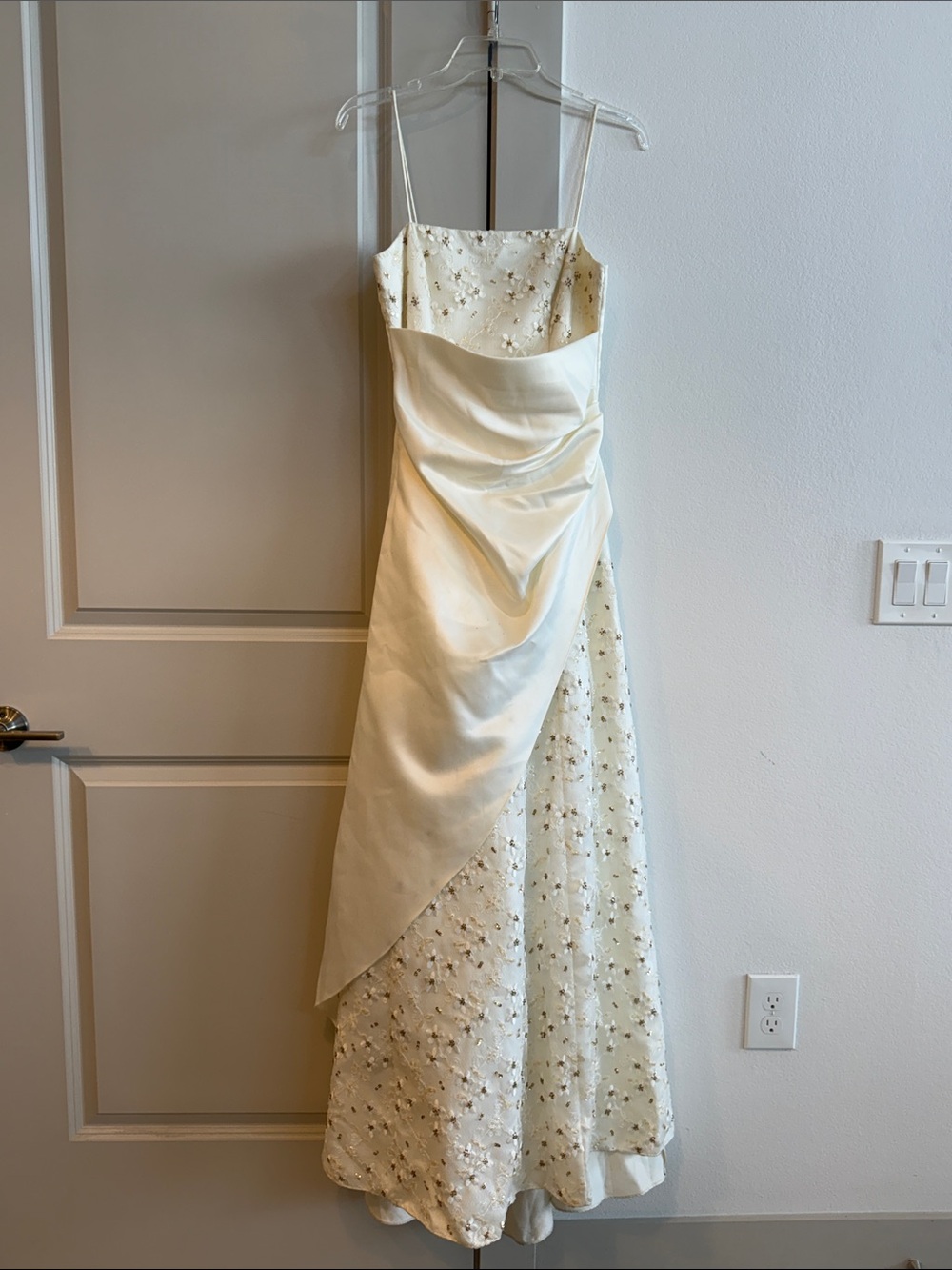Elegant Ivory Beaded Spaghetti Strap Evening Dress For Prom Or Wedding